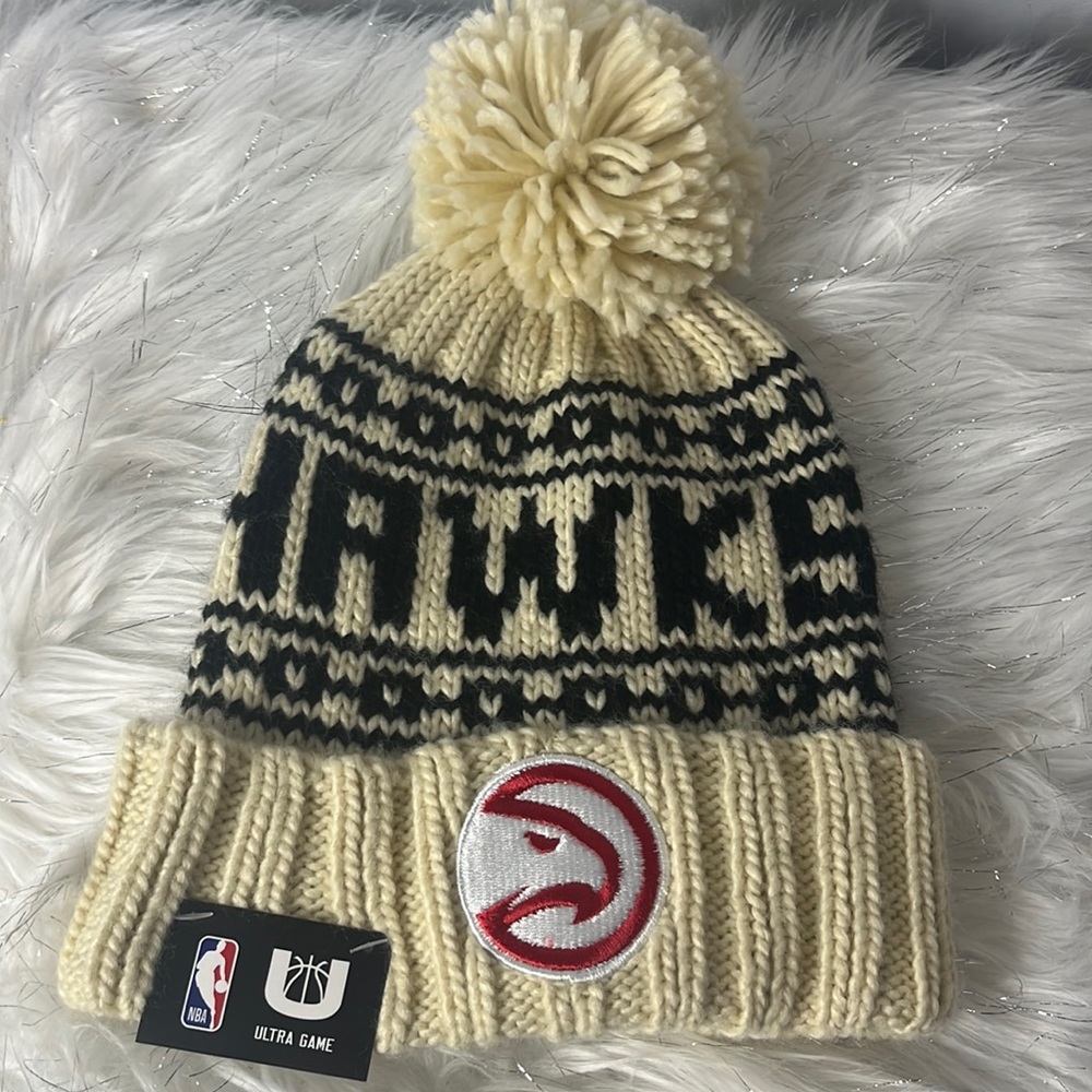 NBA Ultra Game Hawks beanie in cream/ black with Hawks emblem